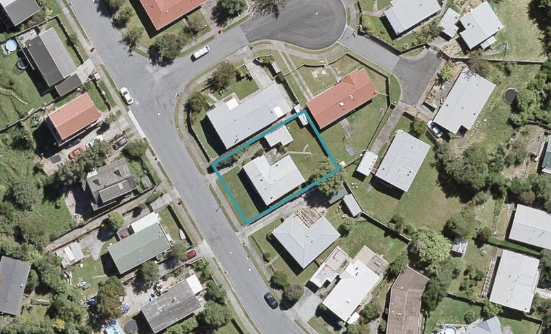 10 Aniseed Grove, Timberlea, Upper Hutt - Carousel 1