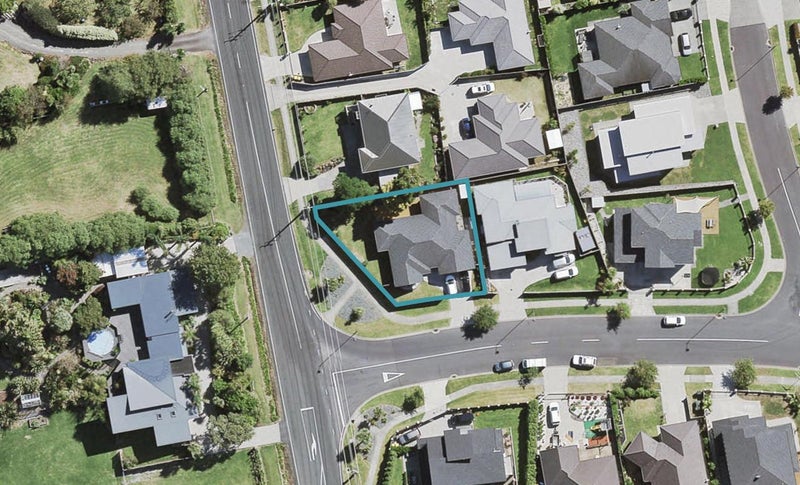 115 Lake Panorama Drive, Henderson Valley, Auckland - Carousel 1