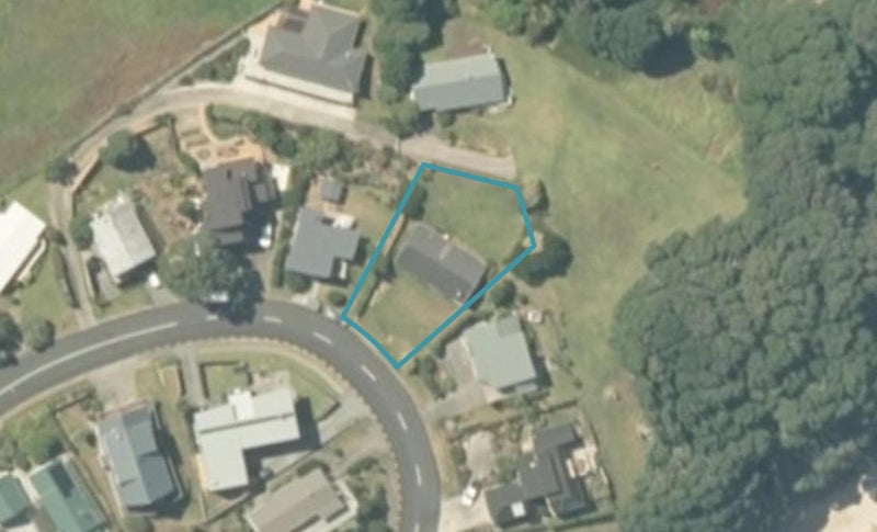 122 Bambury Place, Onemana, Whangamatā - Carousel 1
