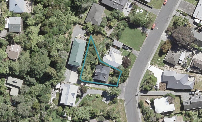 22 Jocelyn Crescent, Pinehaven, Upper Hutt - Carousel 1