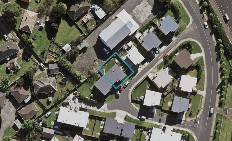 16 Clarrie Wills Way, Otara, Auckland - Carousel 1