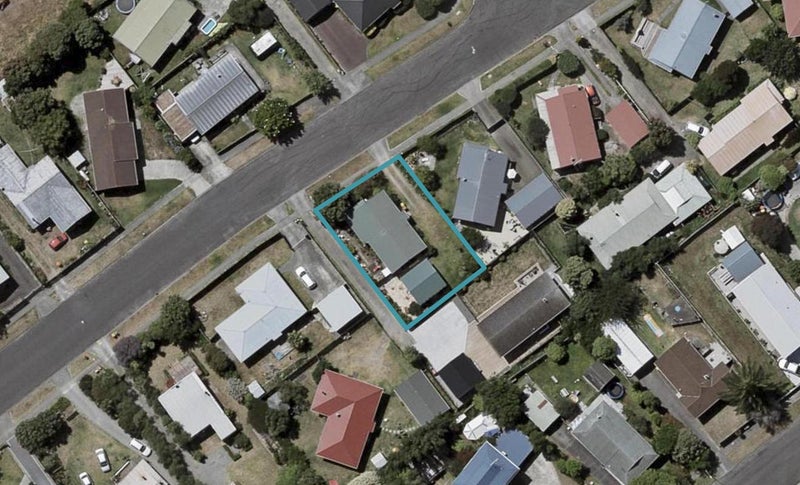 90 Queens Road, Waikanae Beach, Waikanae - Carousel 1