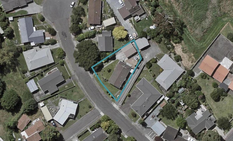 8 Atarau Grove, Paraparaumu - Carousel 1