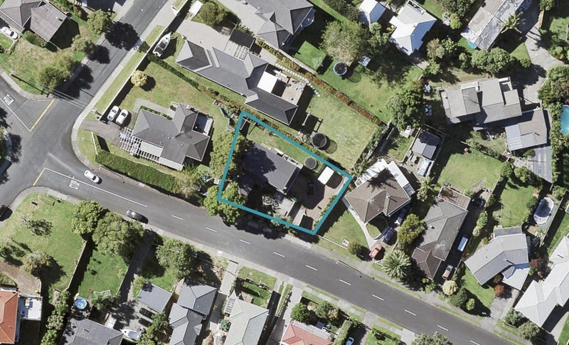 4 Advene Road, Cockle Bay, Auckland - Carousel 1