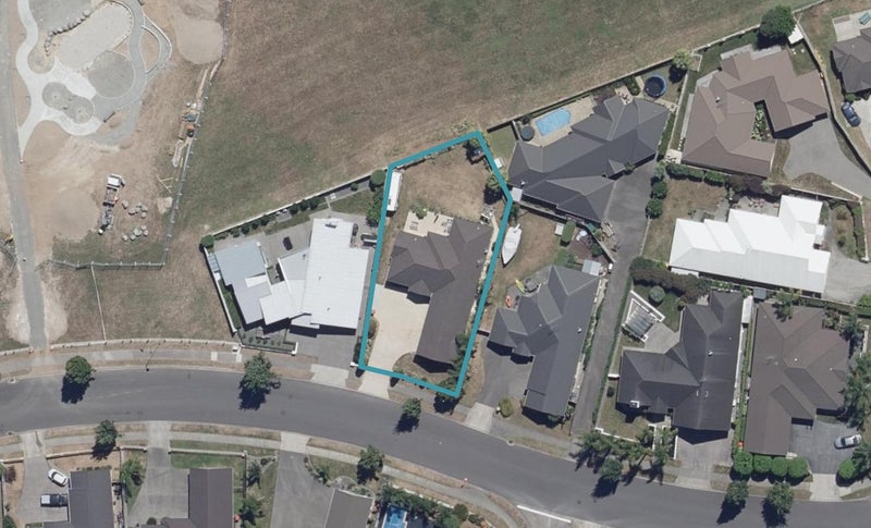 35 Darjon Drive, Huntington, Hamilton - Carousel 1