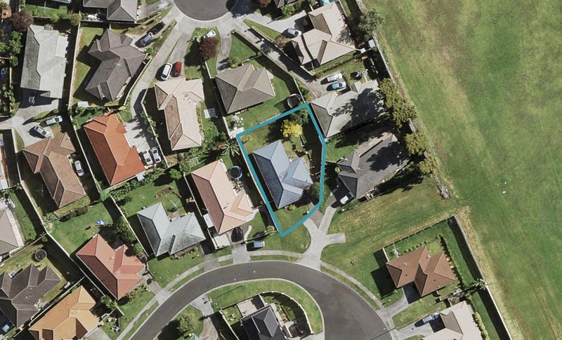 10 Derryveagh Lane, Weymouth, Auckland - Carousel 1