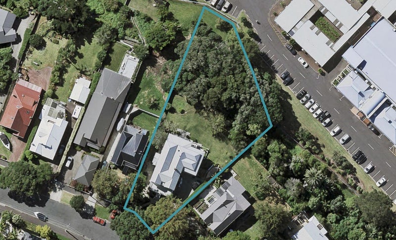 18 Waterview Road, Stanley Point, Auckland - Carousel 1
