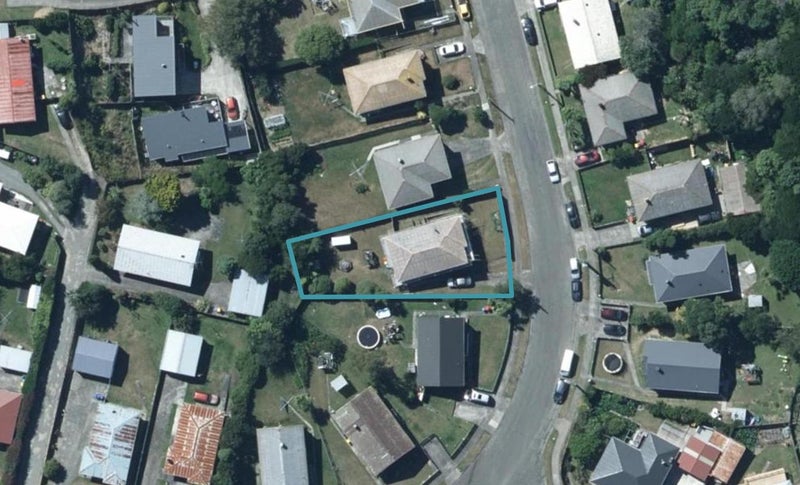 29 Cardiff Crescent, Cannons Creek, Porirua - Carousel 1