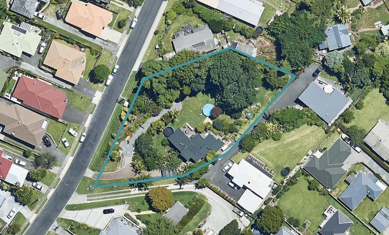 15 Churchill Road, Judea, Tauranga - Carousel 1