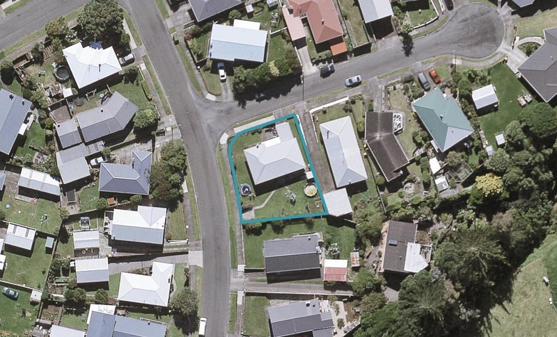 2 Eton Place, Spotswood, New Plymouth - Carousel 1