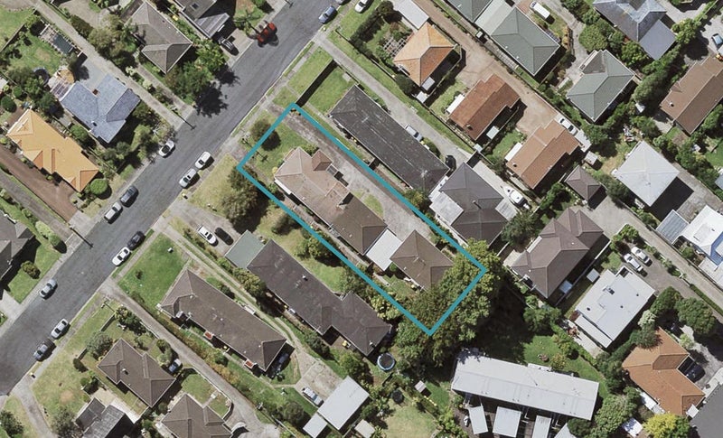 2/8 Trafalgar Road, Milford, Auckland - Carousel 1