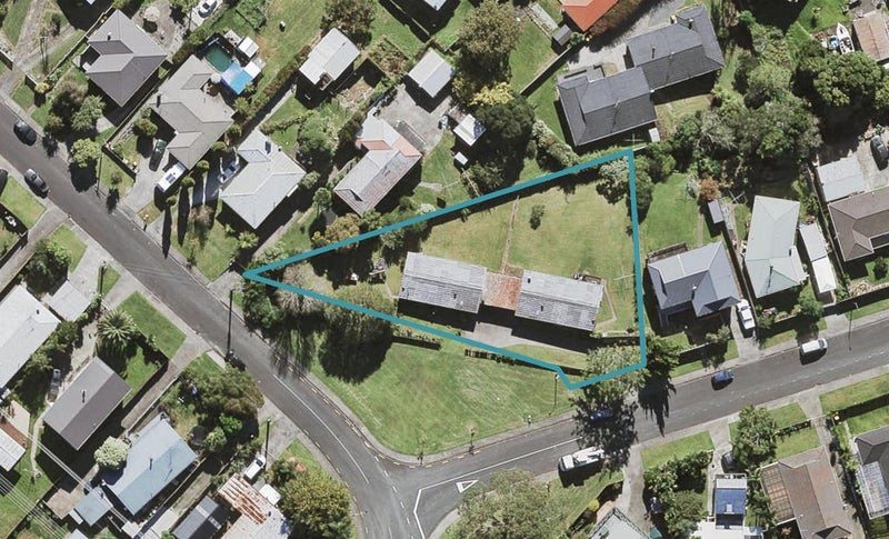 2/1 Taitapu Street, Massey, Auckland - Carousel 1
