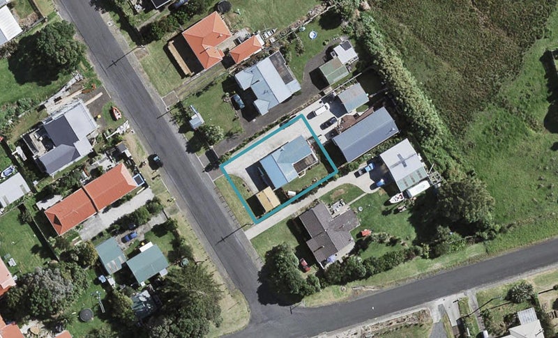 4 Ronald Avenue, Waiuku - Carousel 1