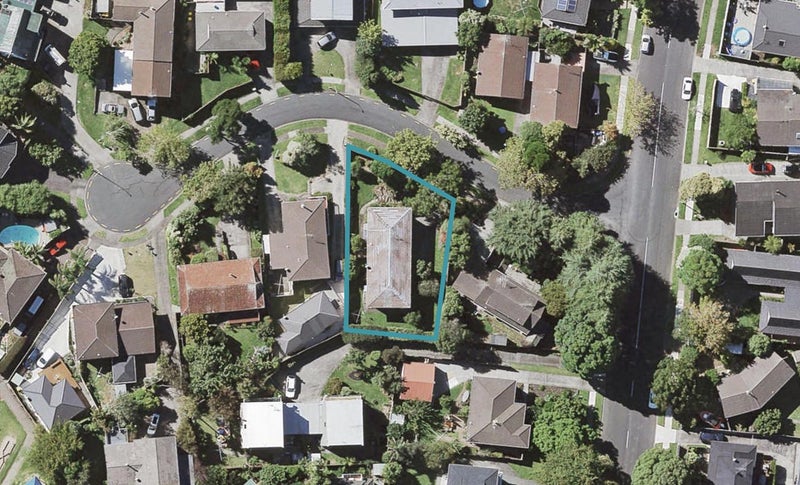 1/4 Yarra Place, Botany Downs, Auckland - Carousel 1