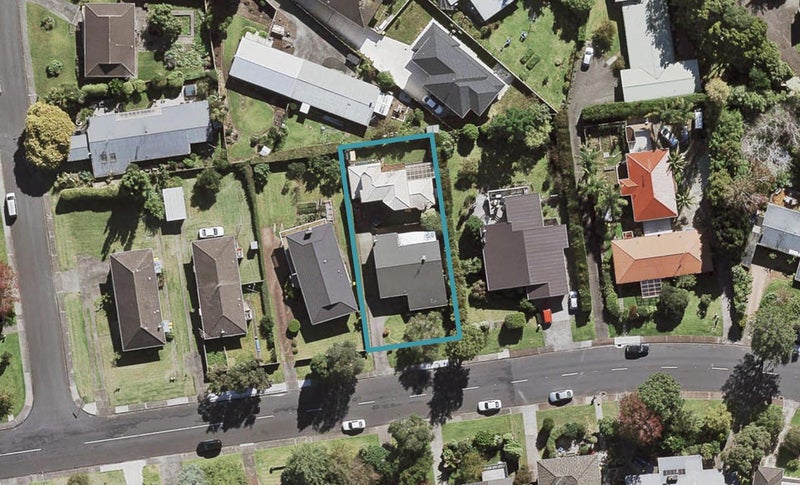 2/25 Eban Avenue, Hillcrest, Auckland - Carousel 1