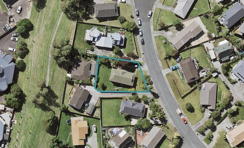 8 Altair Place, Windsor Park, Auckland - Carousel 1