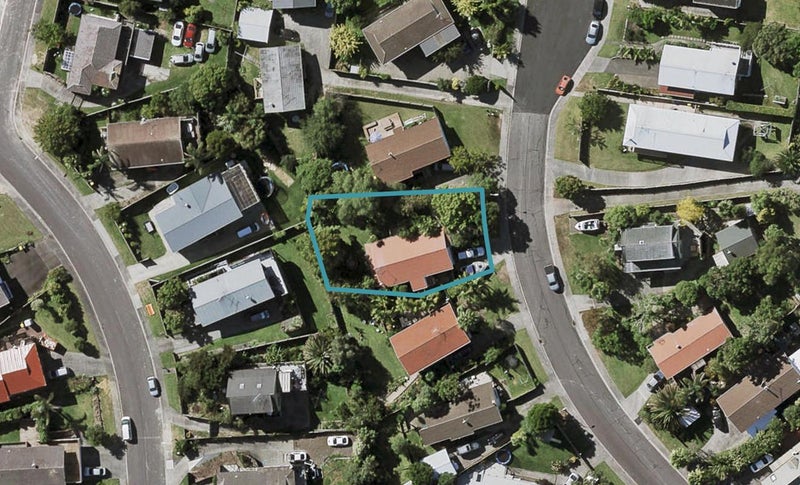 10 Thalia Place, Totara Vale, Auckland - Carousel 1