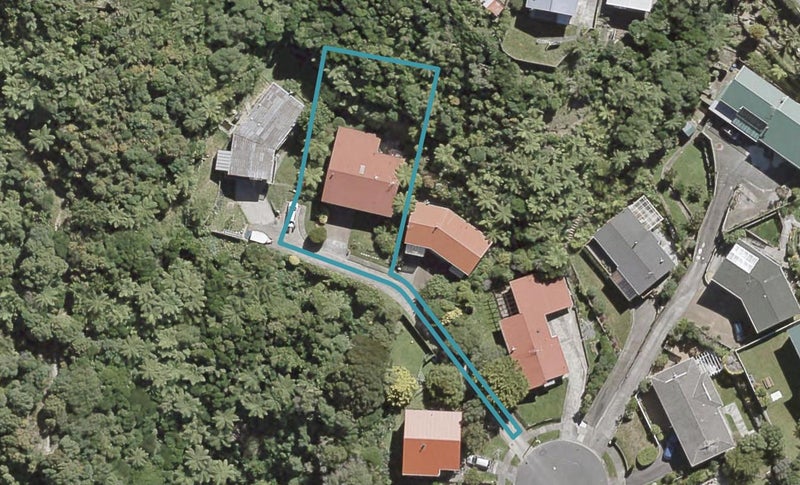 8 Hibiscus Grove, Maungaraki, Lower Hutt - Carousel 1