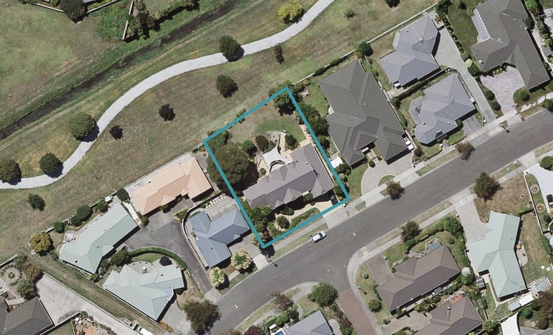 38 Kensington Drive, Taradale, Napier - Carousel 1