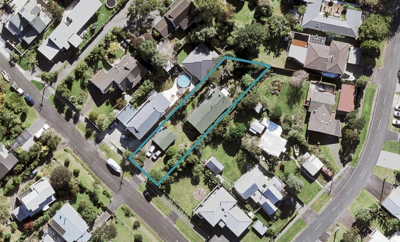 14 Alison Avenue, Herald Island, Auckland - Carousel 1