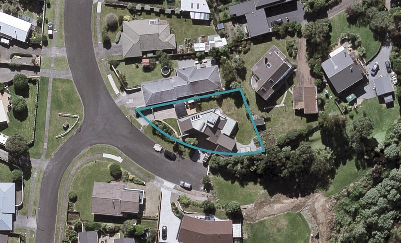 21 Russell Drive, Oakura, Oakura - Carousel 1