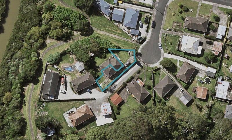 16C Bolton Place, Otara, Auckland - Carousel 1