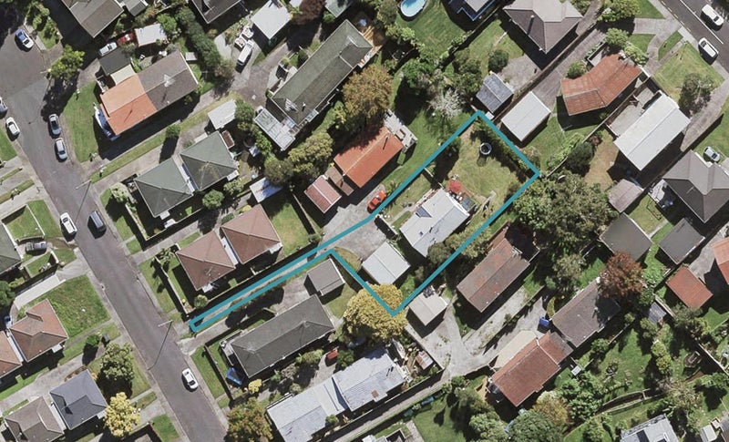 15 Mannering Place, Hillcrest, Auckland - Carousel 1