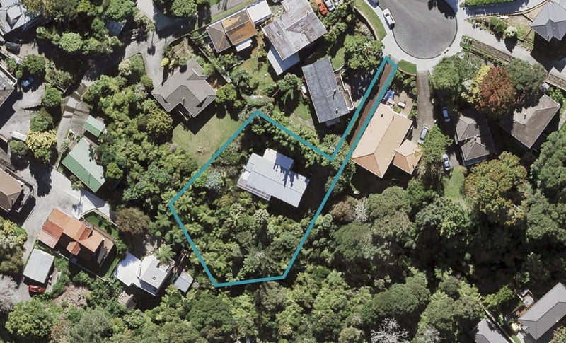47 Cyclarama Crescent, Massey, Auckland - Carousel 1