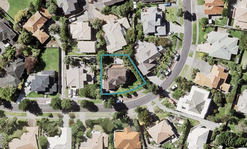 11 Margaret Henry Crescent, Oteha, Auckland - Carousel 1