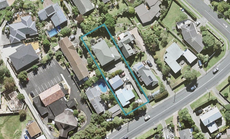 2/868 Beach Road, Waiake, Auckland - Carousel 1