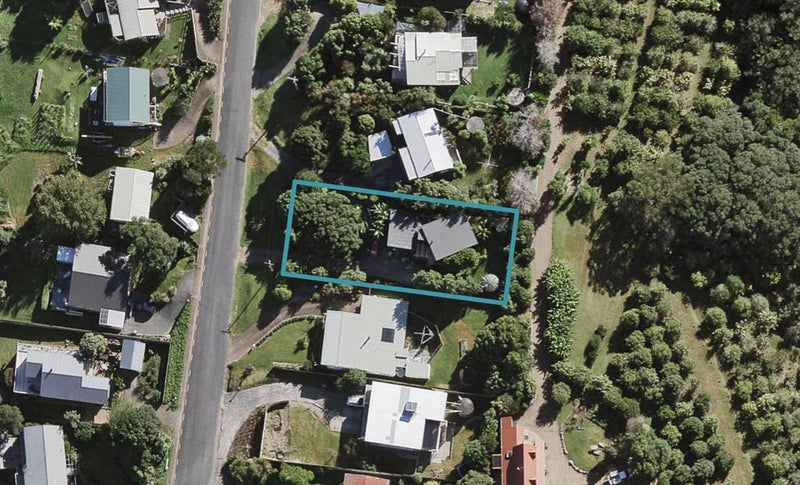 36 Jellicoe Parade, Surfdale, Waiheke Island - Carousel 1