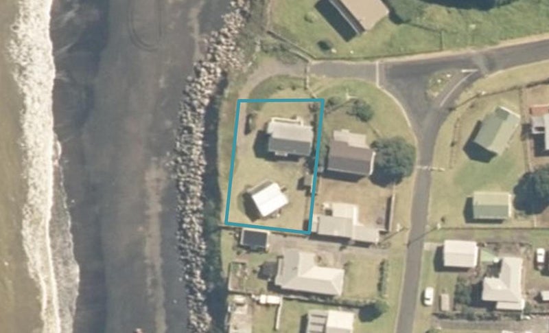 11 Beach Road, Mokau, Mōkau - Carousel 1