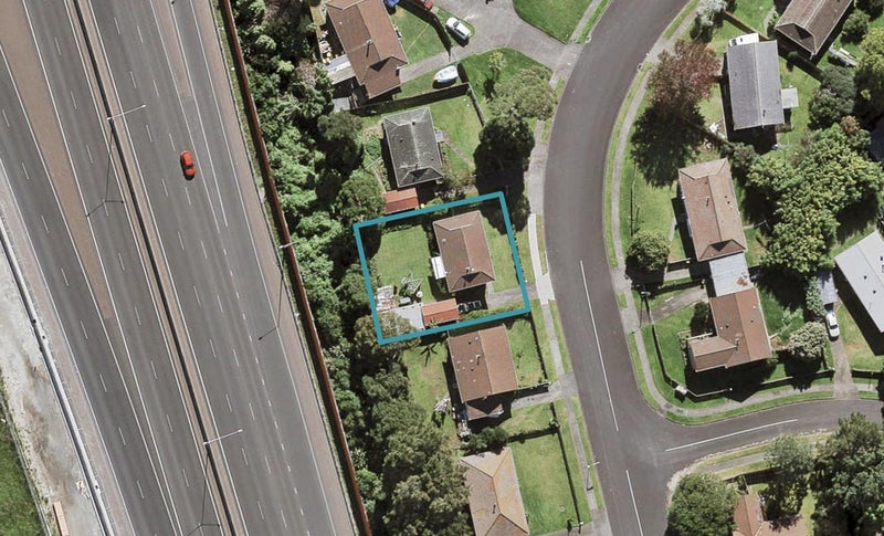 19 Holmes Drive, West Harbour, Auckland - Carousel 1