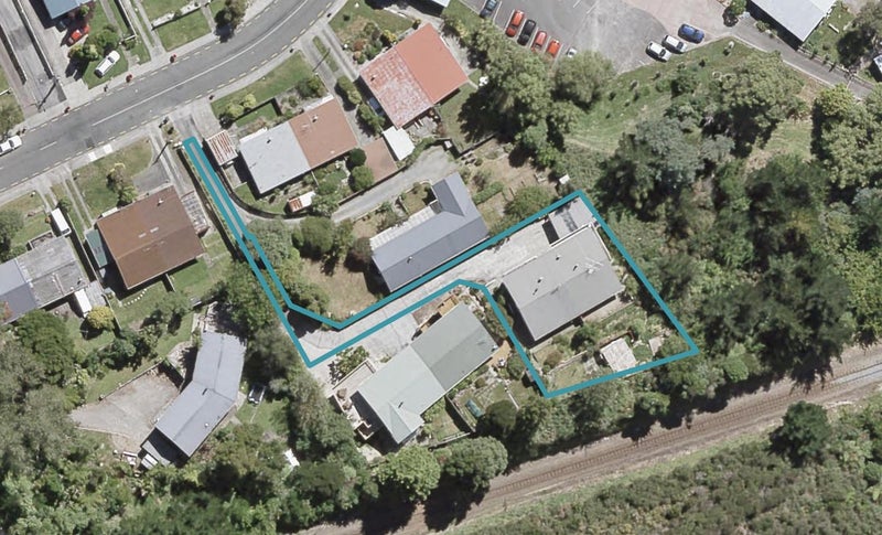 1/22 Hillside Drive, Maoribank, Upper Hutt - Carousel 1