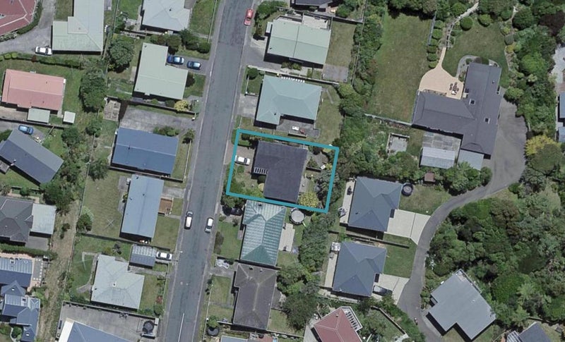 10 Carluke Street, Paparangi, Wellington - Carousel 1