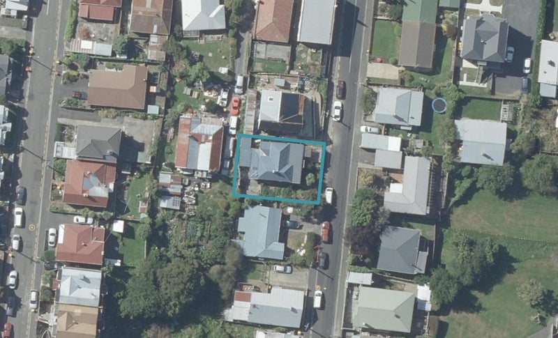 10 Peter Street, Caversham, Dunedin - Carousel 1