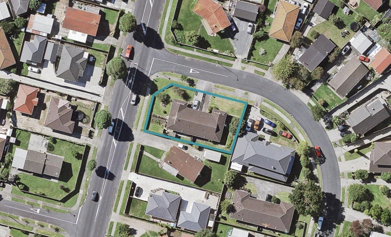 2/1 Cranberry Place, Bucklands Beach, Auckland - Carousel 1