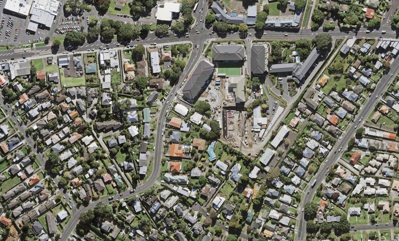 35D Warren Avenue, Three Kings, Auckland - Carousel 1
