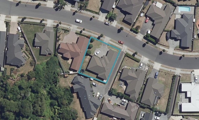 158 Saint James Drive, Huntington, Hamilton - Carousel 1