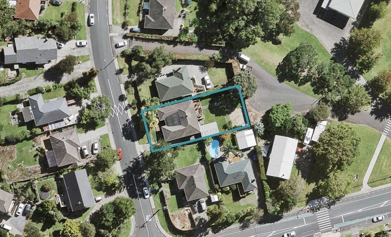 90 Stottholm Road, Titirangi, Auckland - Carousel 1