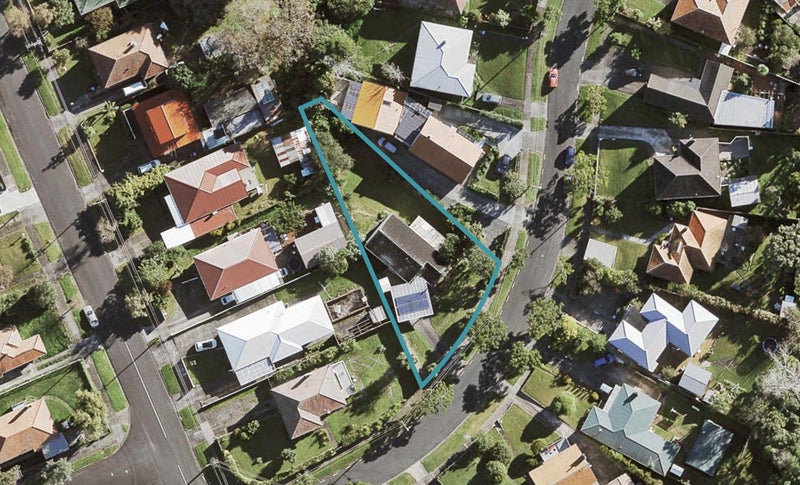23 Netherton Street, New Windsor, Auckland - Carousel 1