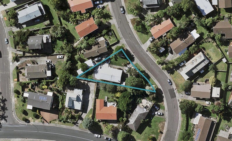 4 Thalia Place, Totara Vale, Auckland - Carousel 1