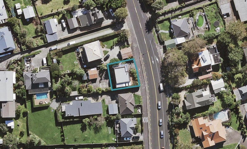 10 Glenfield Road, Birkenhead, Auckland - Carousel 1