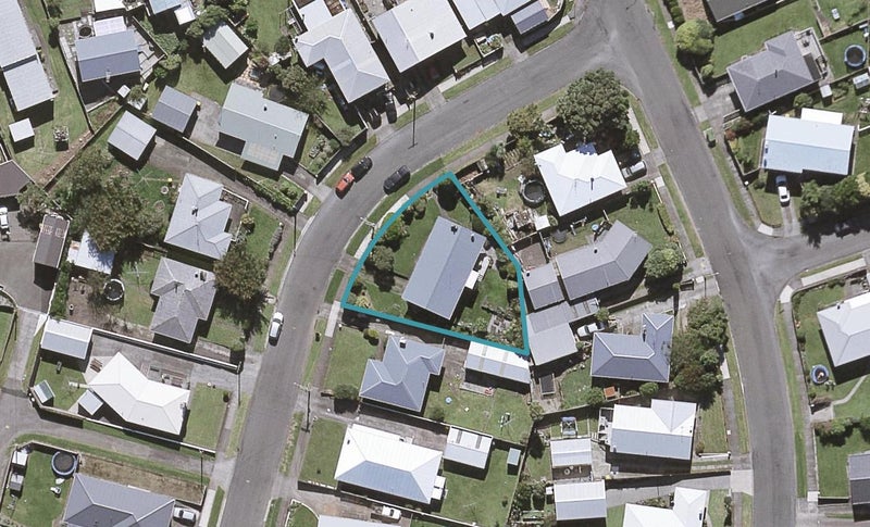 22 Rospeath Crescent, Spotswood, New Plymouth - Carousel 1