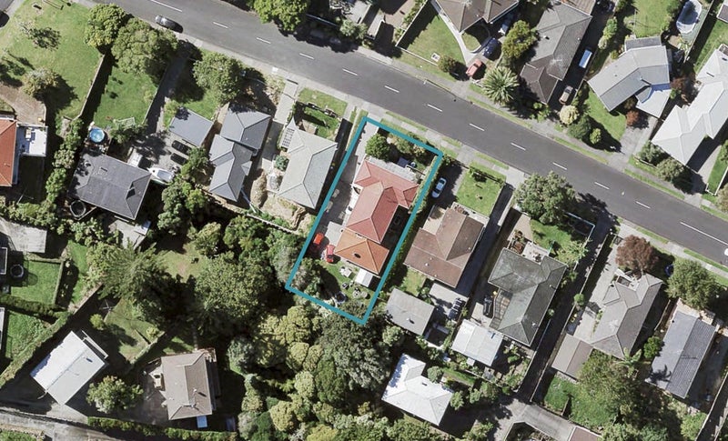7 Advene Road, Cockle Bay, Auckland - Carousel 1