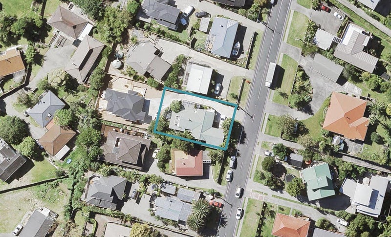 107 Arran Road, Browns Bay, Auckland - Carousel 1