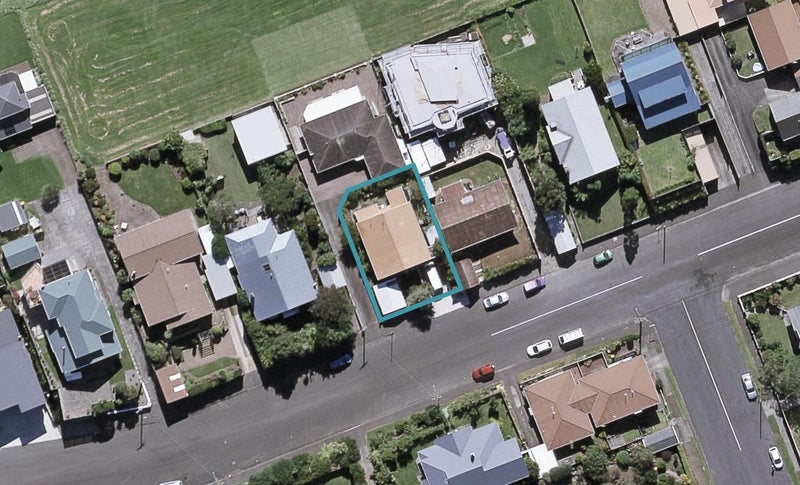 18 Birdwood Avenue, Moturoa, New Plymouth - Carousel 1