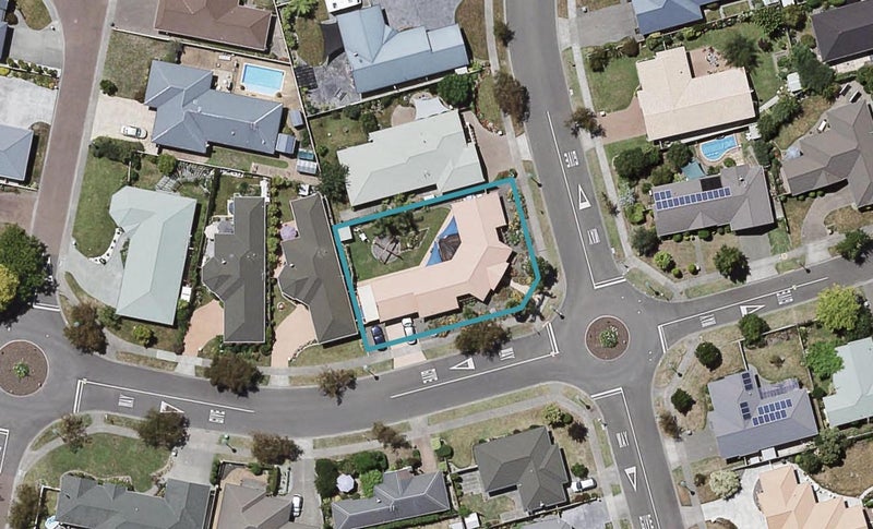 54 Kensington Drive, Taradale, Napier - Carousel 1