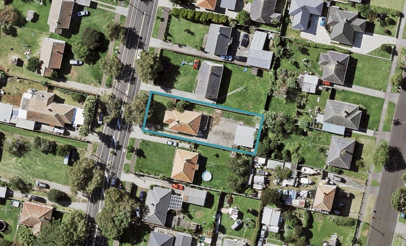 22 Erima Avenue, Point England, Auckland - Carousel 1