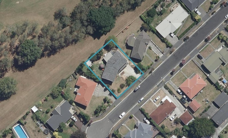 12 Seifert Street, Forest Lake, Hamilton - Carousel 1